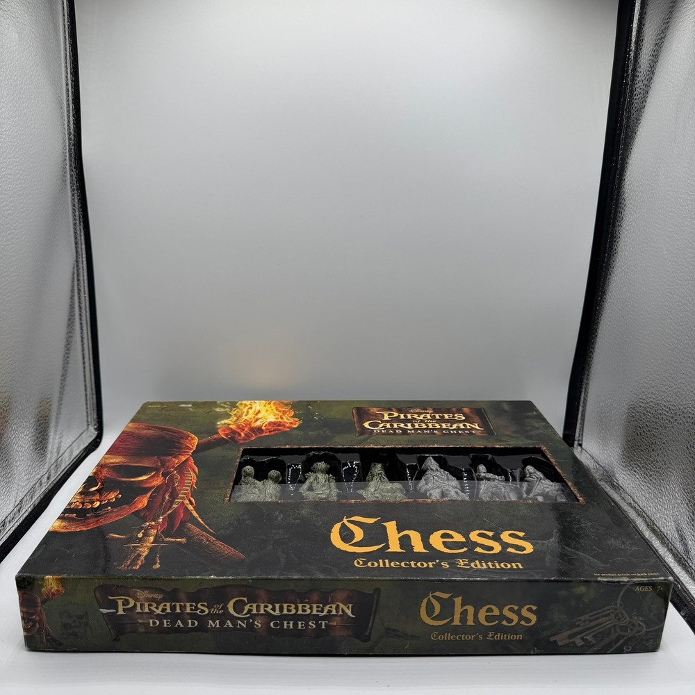 Disney Pirates of the Caribbean Dead Mans Chest Chess Collectors Edition 2006 - Picture 5 of 15